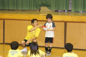 紙飛行機大会優勝 あおい