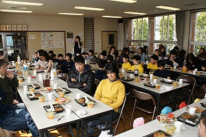 貰い涙の人も・・・